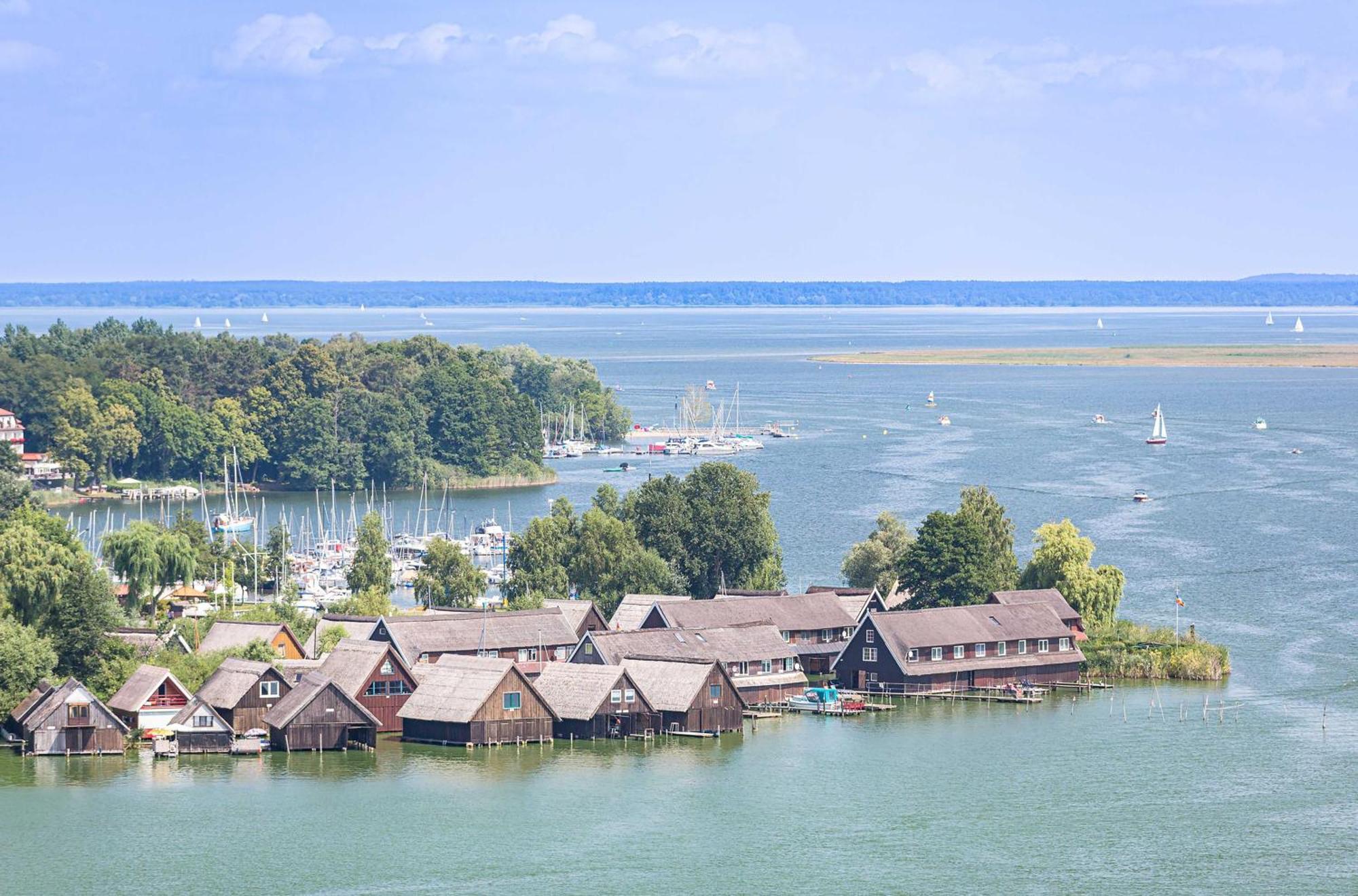 Kranichrast Am Roebeler Stadthafen Bagian luar foto